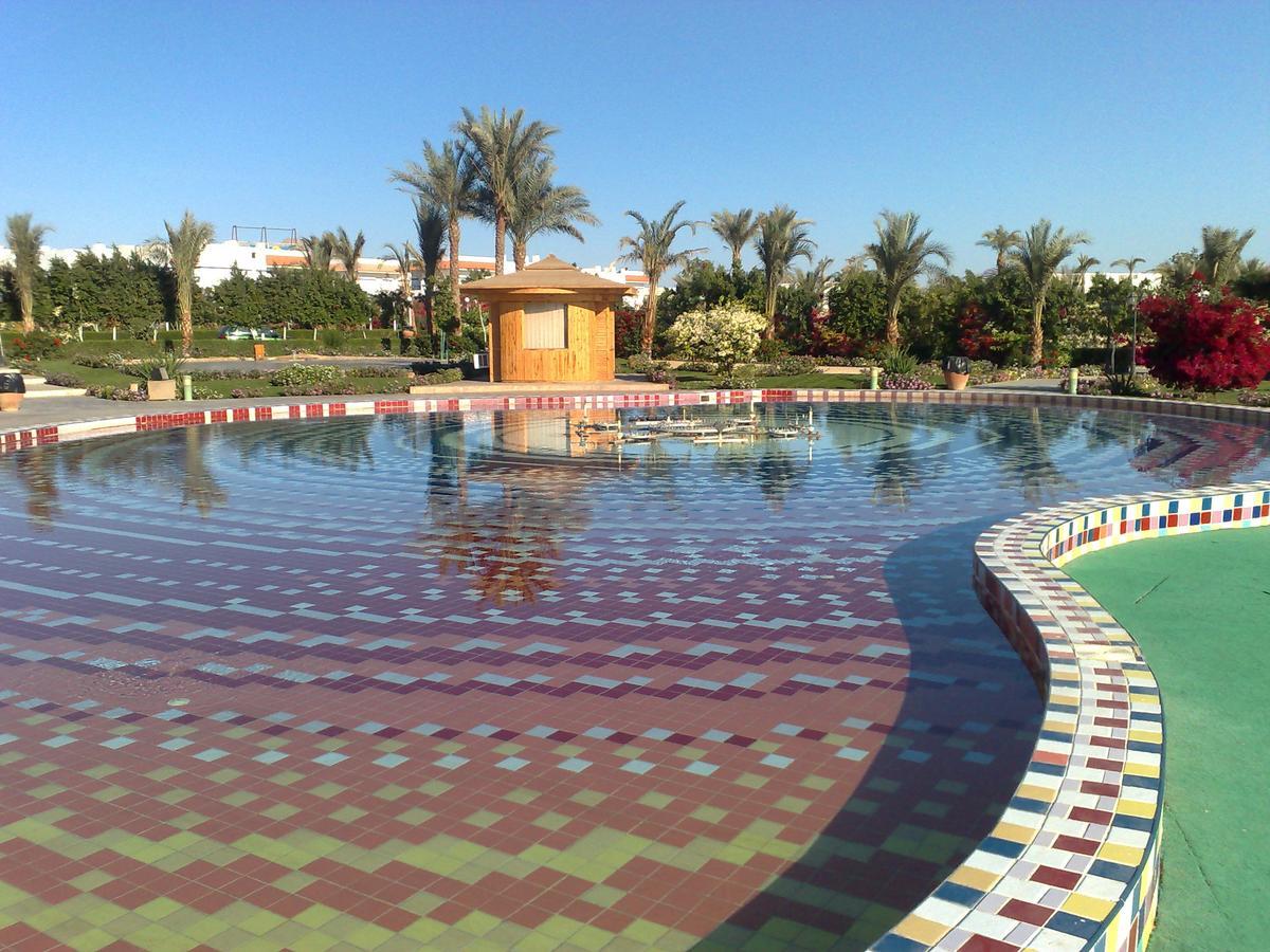 Pool Walk In