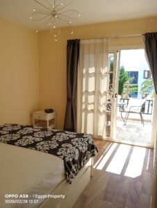 Queen Bed Entry WEB